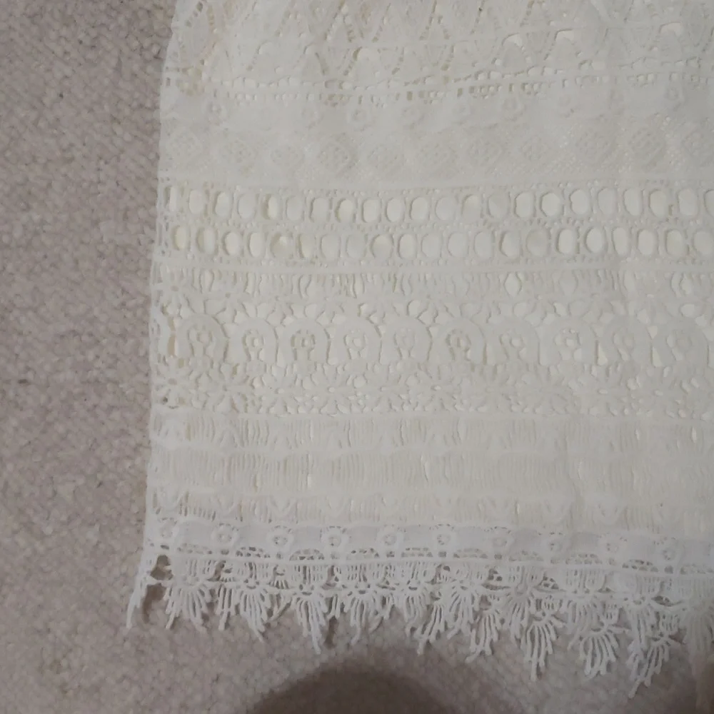 Gianni Bini Lace Mini Skirt NWOT - Picture 2 of 4